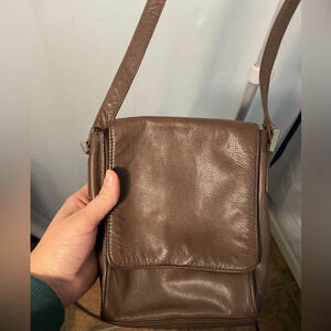 Vintage brown 100%‎ leather crossbody purse
